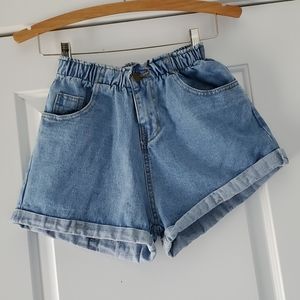 High elastic waisted jean short!
